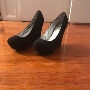 Black wedge heels